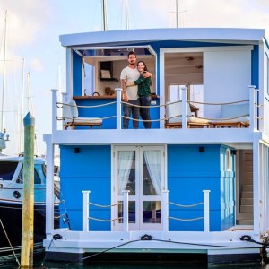 A Dream Life On The Water In An Amazing House Boat