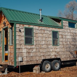 Carpenter Builds Beautiful Off-Grid Tiny House Cabin