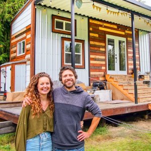 Living in a Compact 200 ft² Tiny House with Stunning Exterior & Interior Design