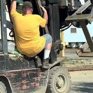 Meanwhile in “The Prairie”……..😳🤣