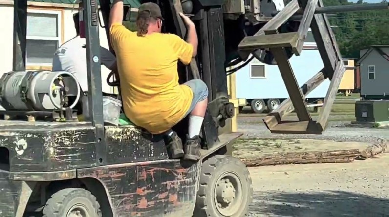 Meanwhile in “The Prairie”……..😳🤣