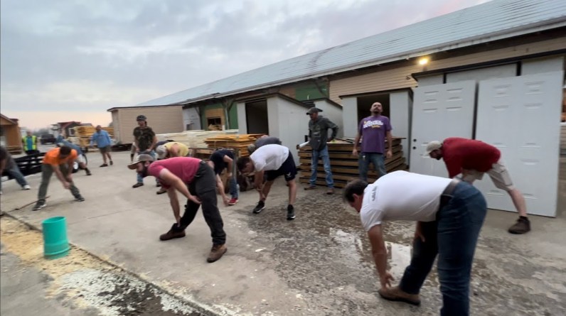 Good Morning Newport, Tennessee 🧡   Our Incredible Builders Will PUMP You Up 😉💪🏋️‍♂️🏃🚴🥊🙆‍♂️