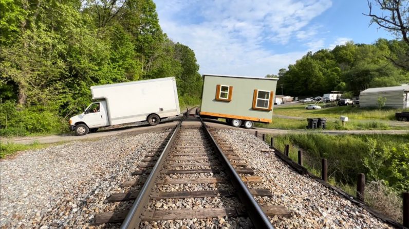 Incred-I-Box  #2 Delivery 🚚 Across the Railroad Tracks 🚂 🛤